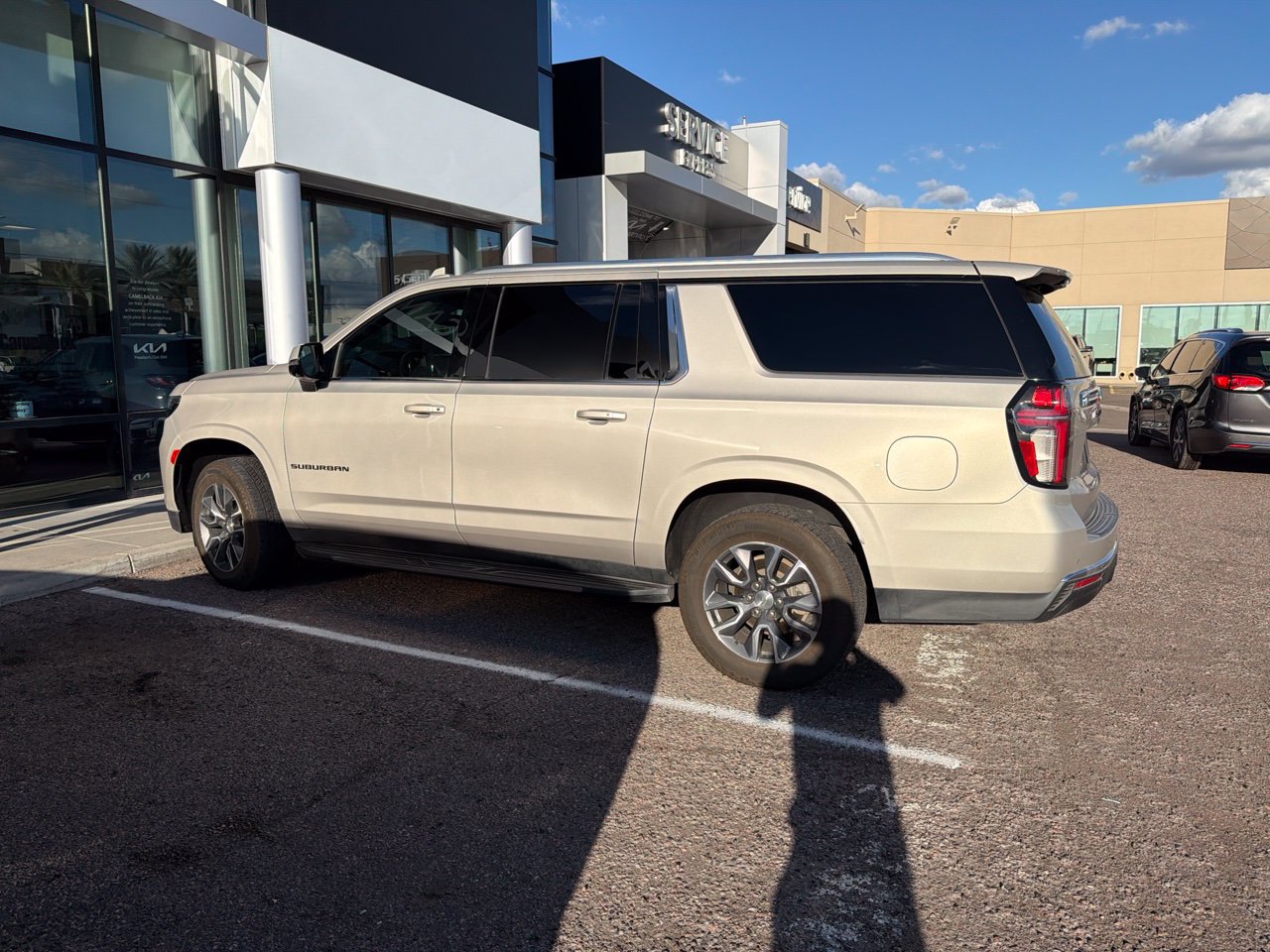 Used 2021 Chevrolet Suburban LT w/ LT Signature Plus Package RWD image 11