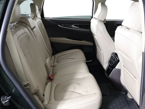 Used 2021 Lincoln Nautilus Reserve image 40