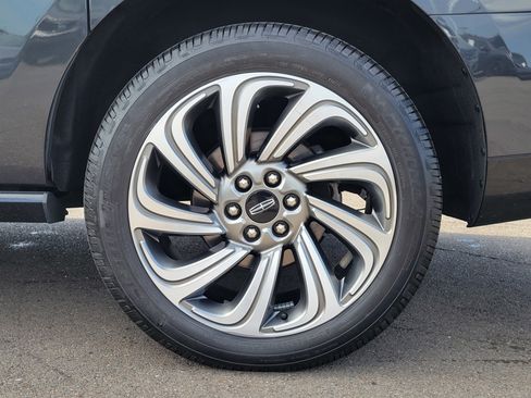 Used 2023 Lincoln Navigator L Reserve image 6