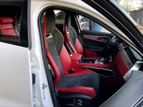 Used 2023 Jaguar F-PACE SVR image 9