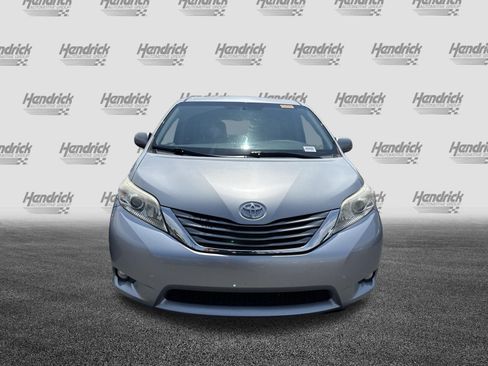 Used 2015 Toyota Sienna XLE w/ XLE Navigation Package FWD image 3