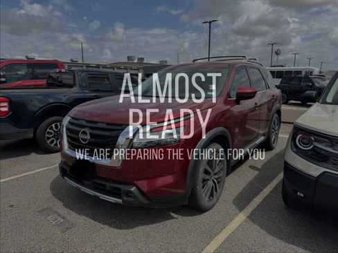Used 2022 Nissan Pathfinder Platinum w/ Cargo Package FWD image 2