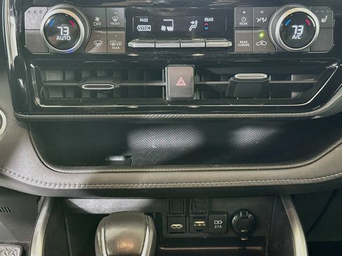 Used 2021 Toyota Highlander XSE FWD image 23