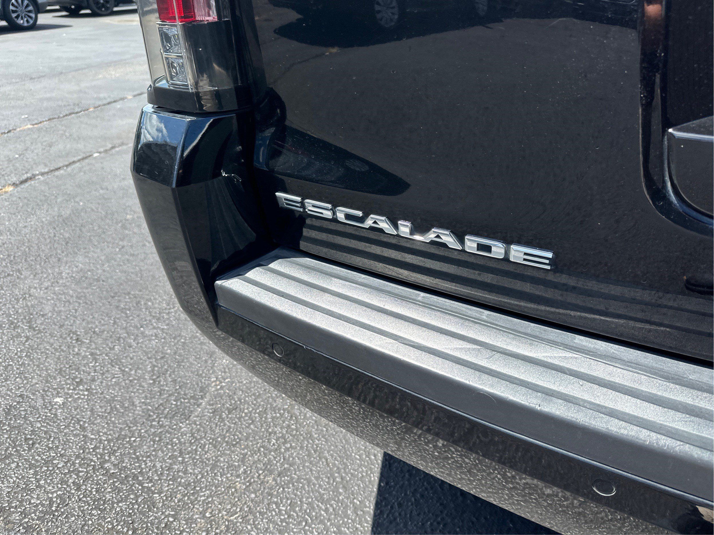 Used 2017 Cadillac Escalade Platinum AWD/4WD image 29
