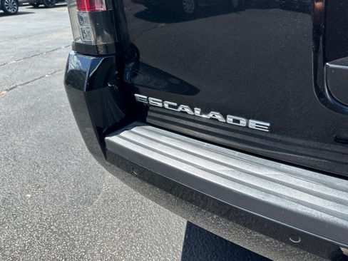 Used 2017 Cadillac Escalade Platinum AWD/4WD image 29