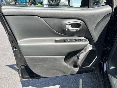 Certified 2023 Jeep Renegade Latitude w/ Sun/Sound Group AWD/4WD image 19