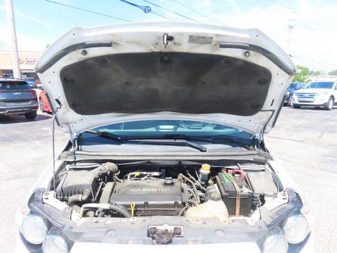 Used 2015 Chevrolet Sonic LT FWD image 9