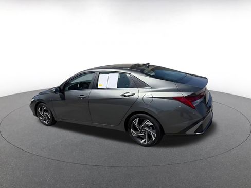 Used 2025 Hyundai Elantra Limited image 10
