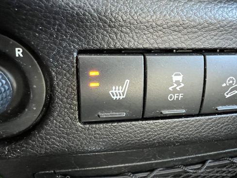 Used 2018 Jeep Wrangler Unlimited Sahara w/ Max Tow Package image 32