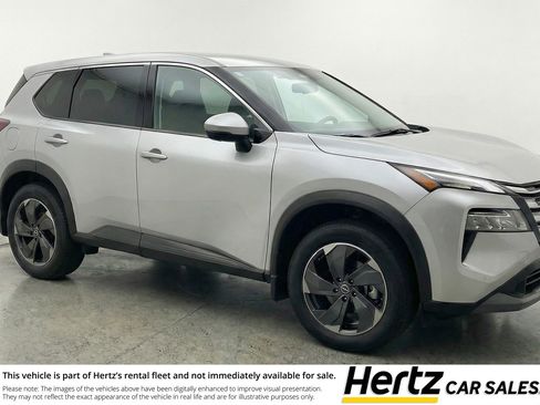 Used 2025 Nissan Rogue SV image 1