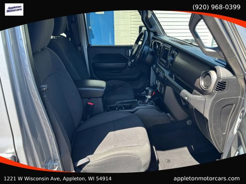 Used 2018 Jeep Wrangler Unlimited Sport S AWD/4WD image 31