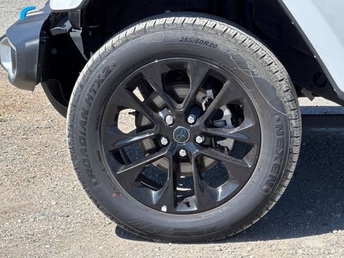 Used 2024 Jeep Wrangler Unlimited Sahara AWD/4WD image 32
