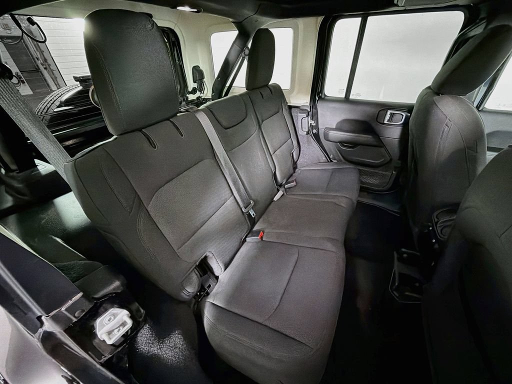 Used 2023 Jeep Wrangler Unlimited Sahara AWD/4WD image 26