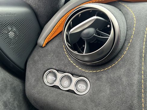 Used 2021 McLaren 720S Luxury image 30