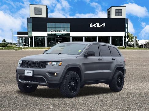 Used 2018 Jeep Grand Cherokee Limited AWD/4WD image 4