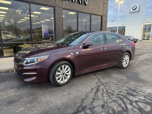 Used 2017 Kia Optima EX w/ Premium Package image 2