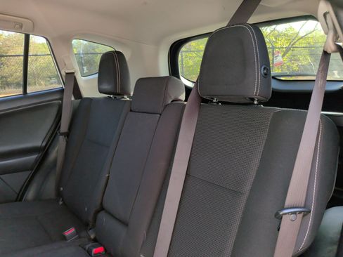 Used 2018 Toyota RAV4 XLE w/ Plus Extra Value Package FWD image 32