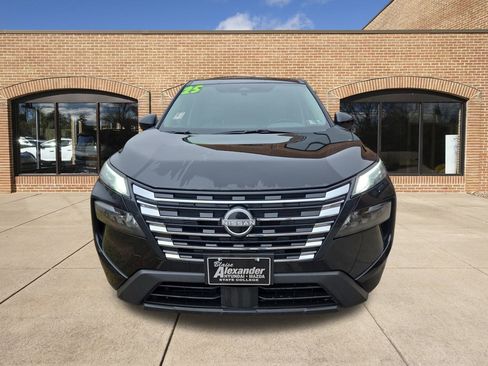 Used 2025 Nissan Rogue SV image 9