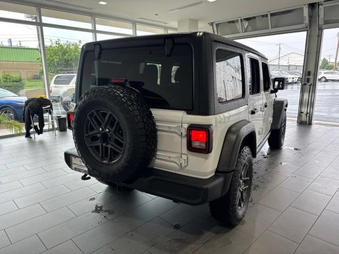 Used 2025 Jeep Wrangler Unlimited Sport AWD/4WD image 7