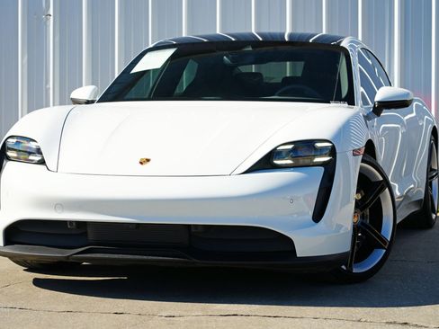 Used 2020 Porsche Taycan 4S image 3