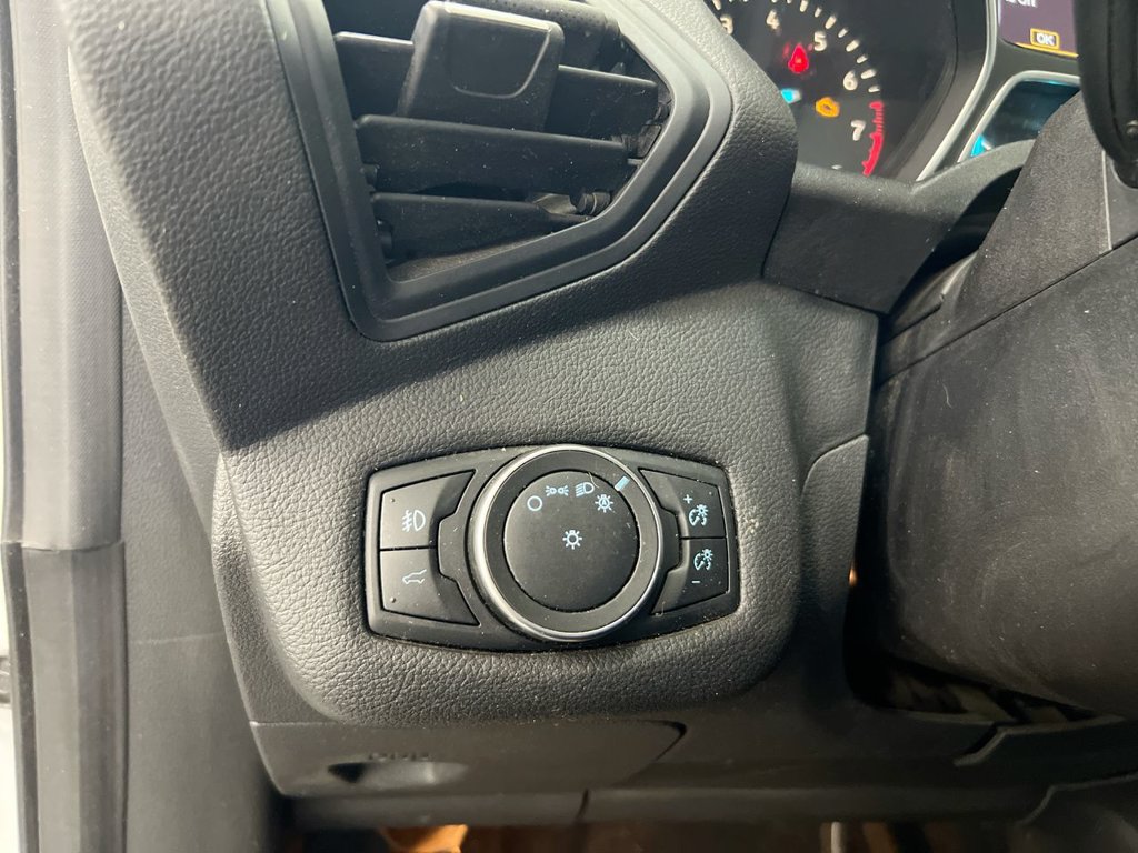 Used 2019 Ford Escape SE FWD image 18