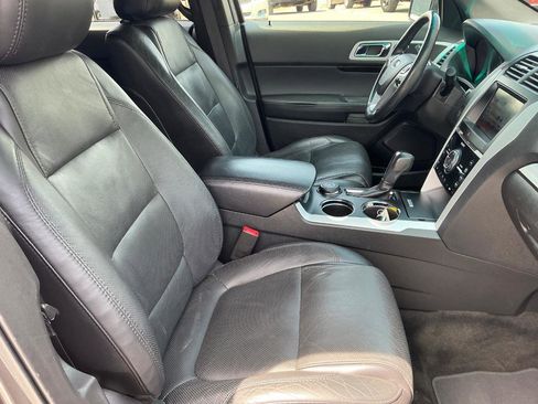 Used 2014 Ford Explorer Limited w/ Equipment Group 302A AWD/4WD image 10