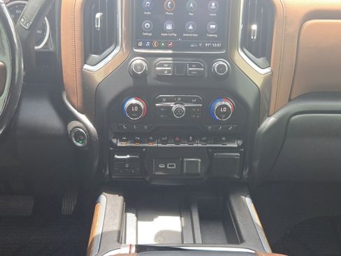 Used 2019 Chevrolet Silverado 1500 High Country w/ Technology Package AWD/4WD image 17