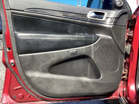 Used 2019 Jeep Grand Cherokee Limited image 32