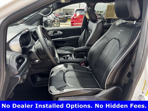 Used 2025 Chrysler Pacifica Limited FWD image 28