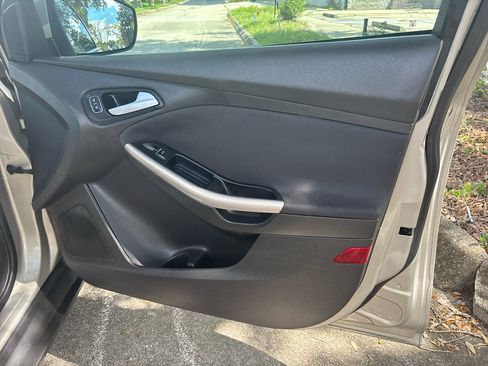 Used 2015 Ford Focus Titanium w/ Titanium Technology Package image 18