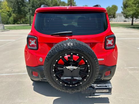 Used 2015 Jeep Renegade Latitude w/ Popular Equipment Group FWD image 7
