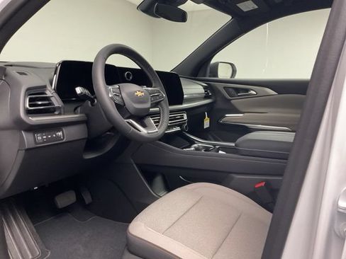 New 2026 Chevrolet Traverse LT w/ Sun and Wheel Package AWD/4WD image 11