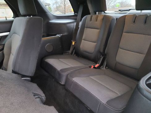 Used 2016 Ford Explorer XLT AWD/4WD image 28