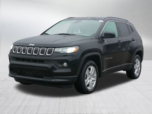 Used 2022 Jeep Compass Latitude image 3