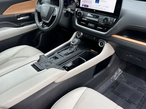 Certified 2024 Toyota Grand Highlander Limited image 21