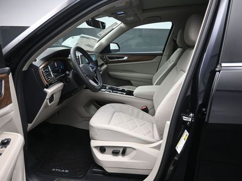 New 2026 Volkswagen Atlas SE FWD image 17