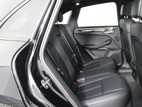 Used 2025 Porsche Macan image 32