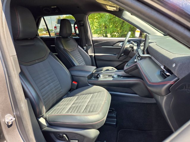 Used 2025 Ford Explorer ST-Line w/ ST-Line Street Pack AWD/4WD image 20