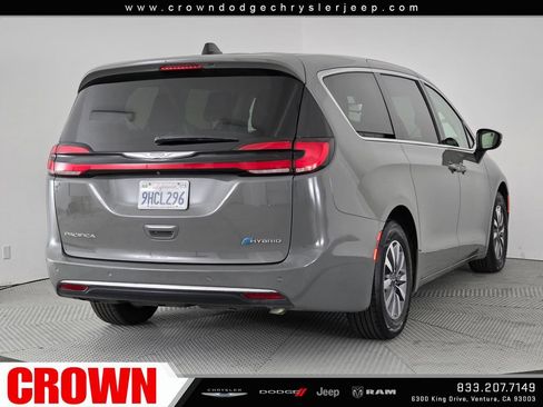 Used 2023 Chrysler Pacifica Touring-L FWD image 7