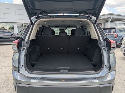 Used 2025 Nissan Rogue SV FWD image 12