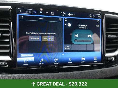 Used 2025 Chrysler Pacifica Select image 39