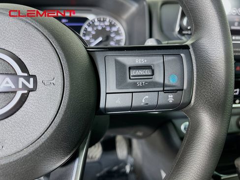 Used 2022 Nissan Rogue SV FWD image 17