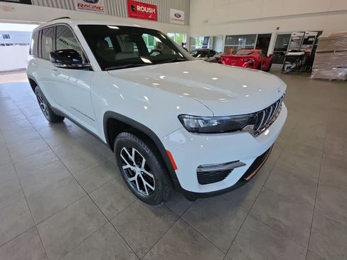 Used 2024 Jeep Grand Cherokee Limited w/ Trailer Tow Package AWD/4WD image 6