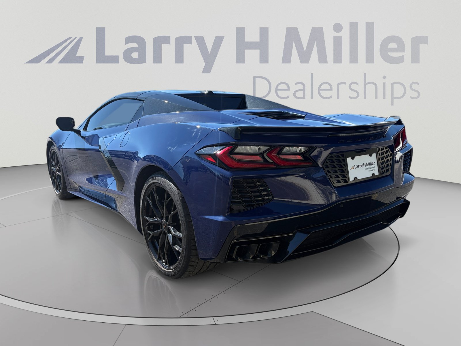 Used 2025 Chevrolet Corvette Stingray Convertible w/ 1LT RWD image 3