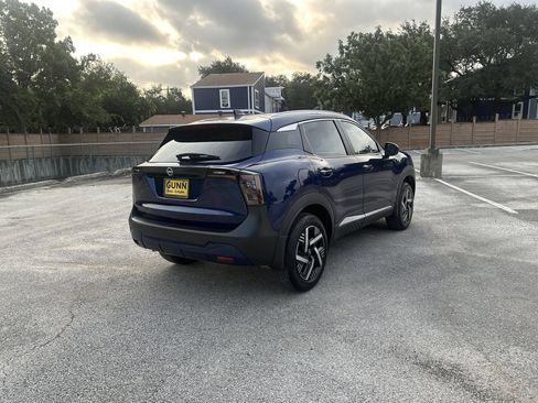 Used 2026 Nissan Kicks SV w/ SV Premium Package FWD image 4
