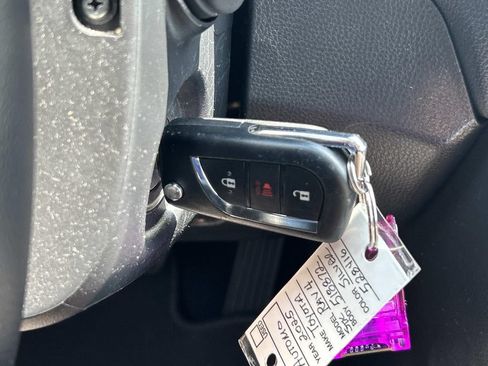 Used 2025 Toyota RAV4 LE AWD/4WD image 31