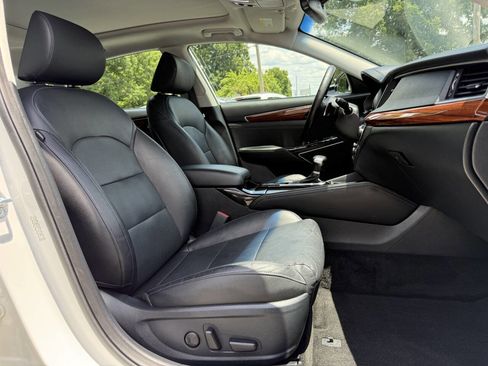 Used 2017 Kia Cadenza Technology FWD image 14
