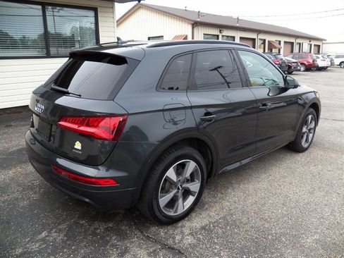 Used 2020 Audi Q5 2.0T Premium w/ Titanium Sport Package AWD/4WD image 2