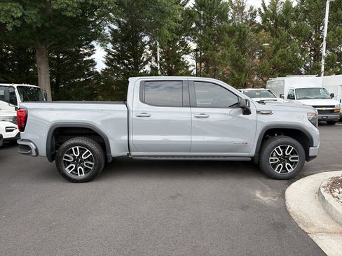 Used 2025 GMC Sierra 1500 AT4 w/ AT4 Premium Package AWD/4WD image 11
