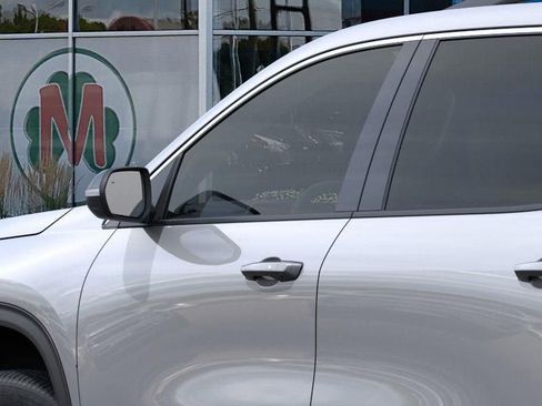 New 2026 Chevrolet Traverse LT image 12